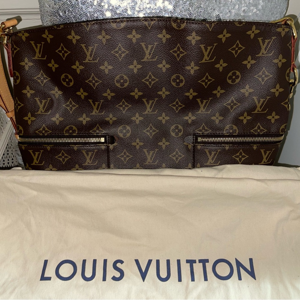 LOUIS VUITTON Handbag